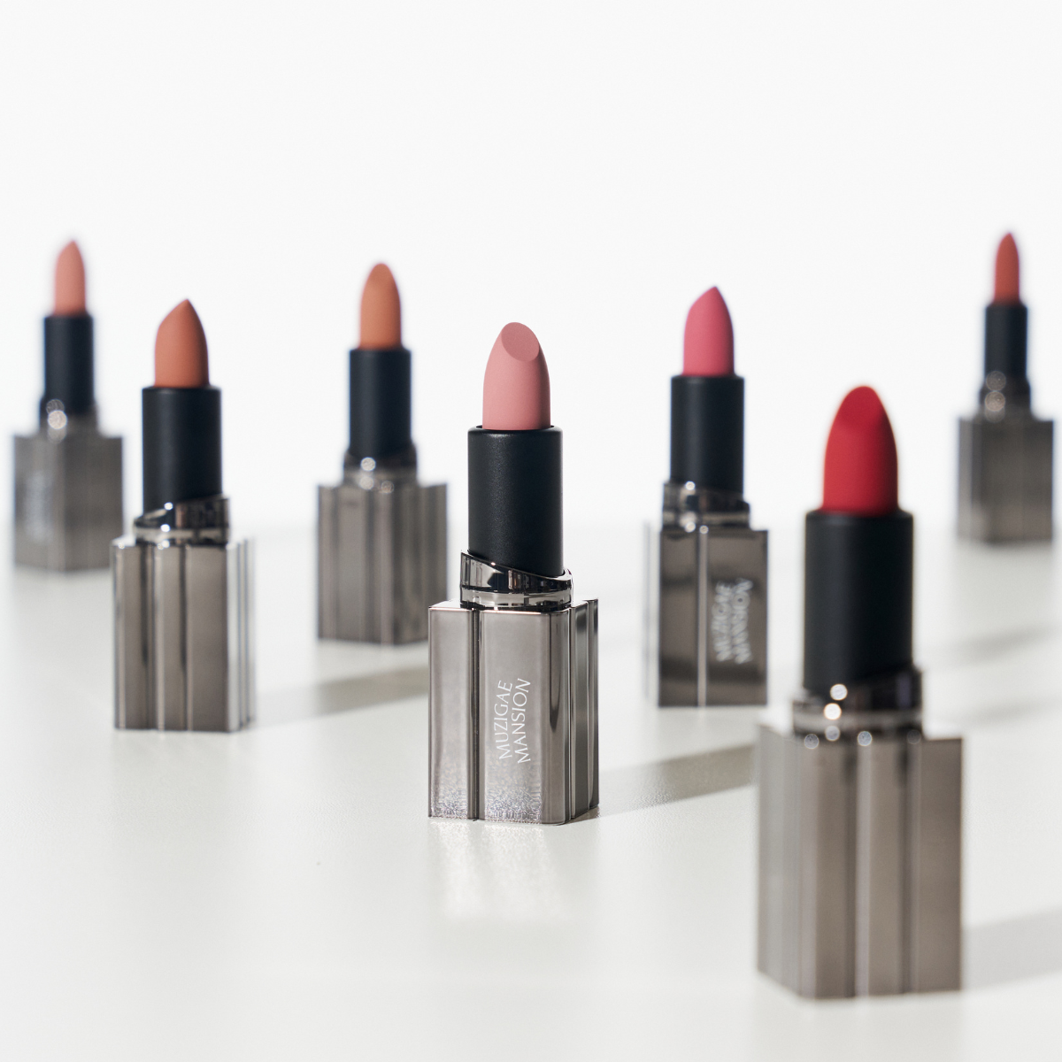 What Makes Blur-Effect Lip Tints and Lipsticks Different: The Science Behind the Softness