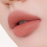 Muzigae Mansion Objet Liquid Lip Tint Barely 001 applied on lips, showing smooth matte finish