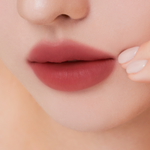 Muzigae Mansion Objet Liquid Lip Tint Affection 004 applied on lips, showing smooth matte finish