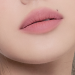 Muzigae Mansion Moodwear Blur Lipstick 005 Babe applied on lips, showing velvety semi-matte color