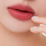 Muzigae Mansion Objet Liquid Lip Tint Stunning 005 applied on lips, showing smooth matte finish