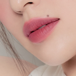 Muzigae Mansion Moodwear Blur Lipstick 006 Ruffle applied on lips, showing velvety semi-matte color