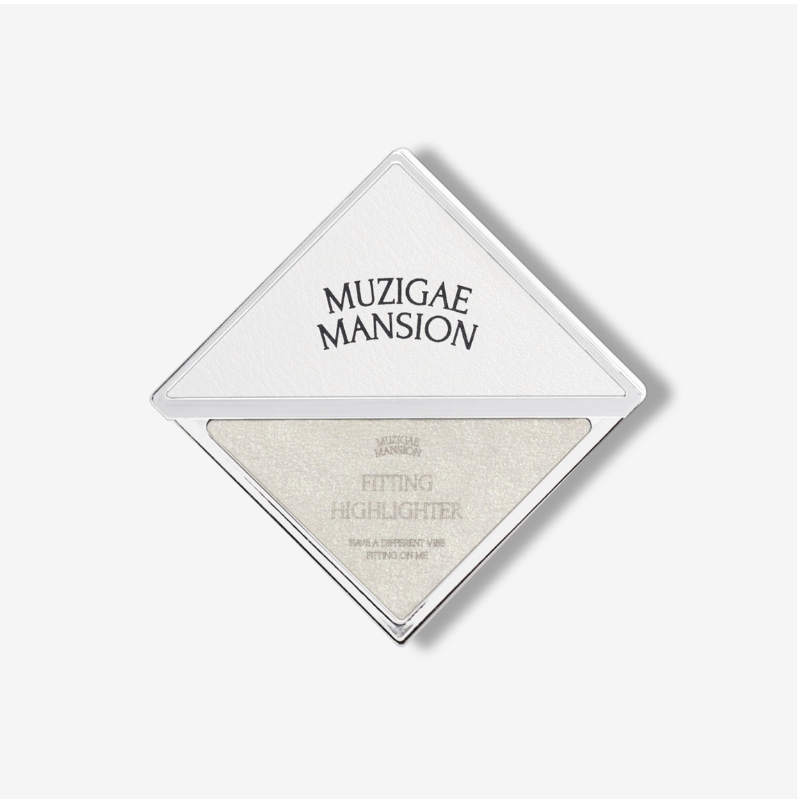 Close-up texture swatch of Muzigae Mansion Fitting Blush Highlighter in Gorgeous, showcasing its soft, luminous finish