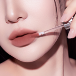 Muzigae Mansion Objet Liquid Lip Tint 028 Mania applied on lips, showing smooth matte finish