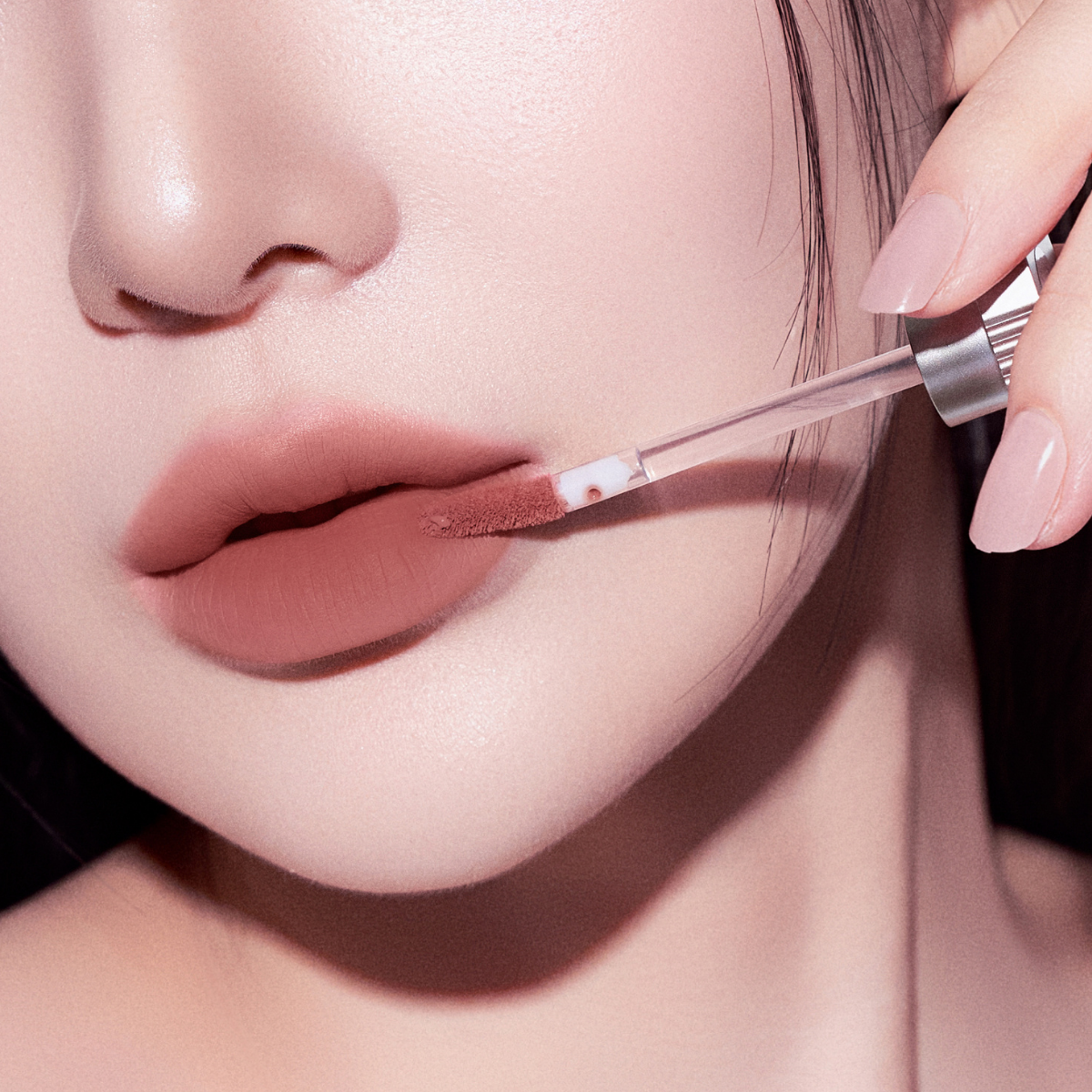 Muzigae Mansion Objet Liquid Lip Tint 028 Mania applied on lips, showing smooth matte finish